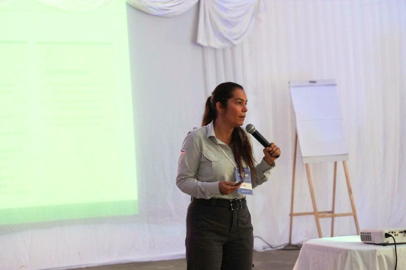 Gleise de Melo of Peirot presents at SENAR Leadership Conference.